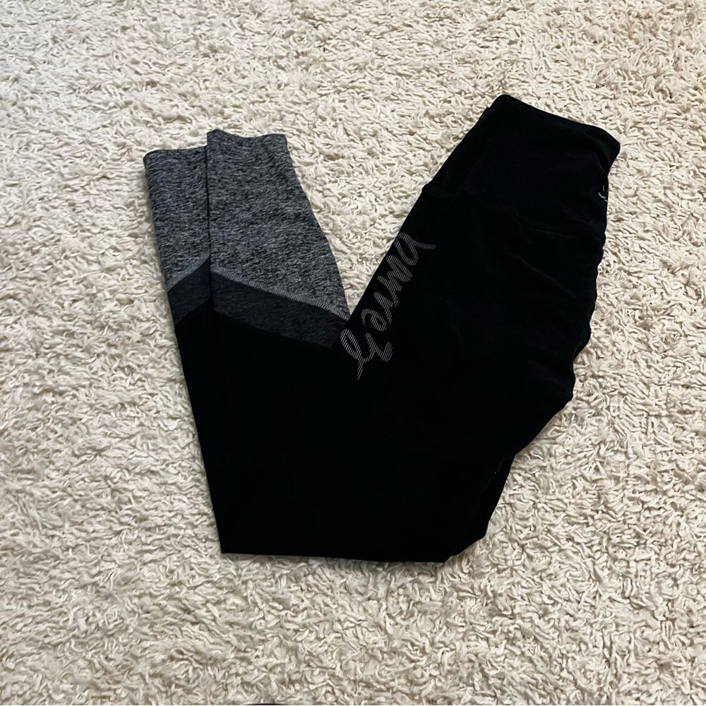 Beyond Yoga black and grey leggings size small